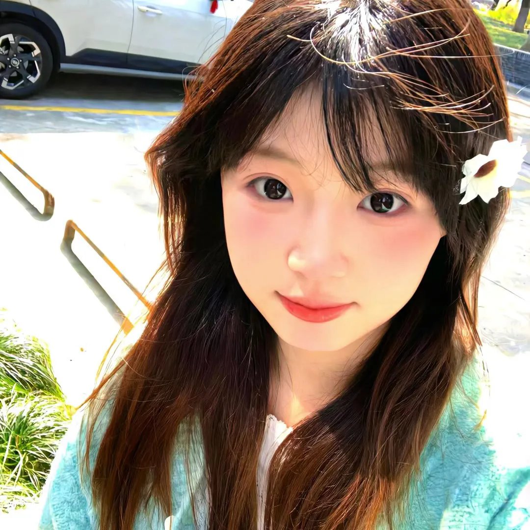 触碰的双手